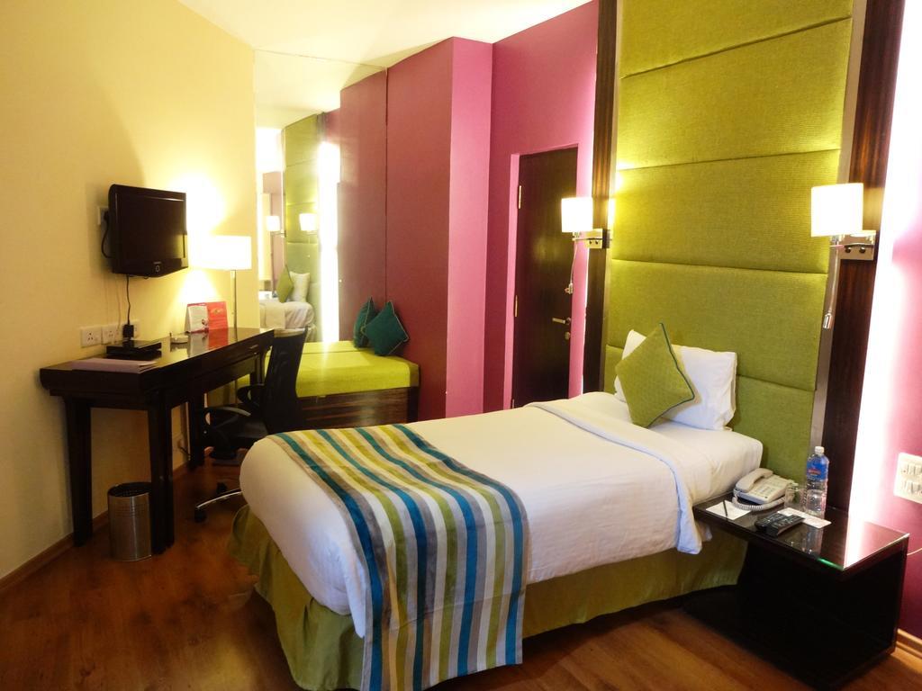 Royal Orchid Central Bangalore, Mg Road Szoba fotó