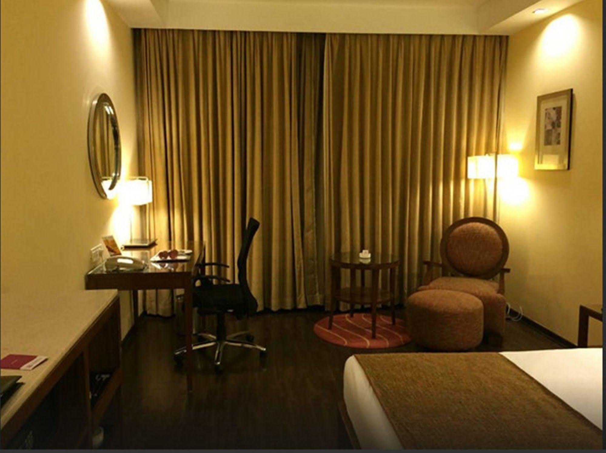 Royal Orchid Central Bangalore, Mg Road Kültér fotó